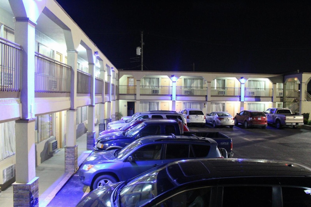 Hutchinson Inn Main image